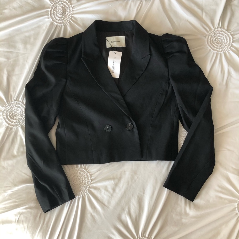 BRAND NEW✨✨ Stradivarius Cropped Blazer